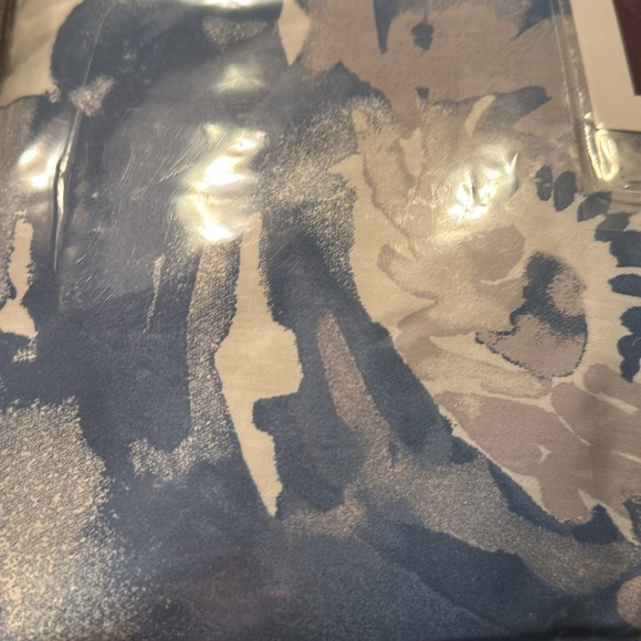 NWT 3 pc.Comforter set  full/queen - Picture 4 of 8